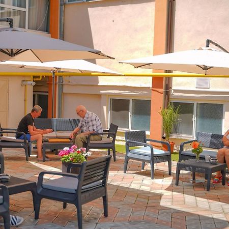Hotel Turist Pucioasa Kültér fotó