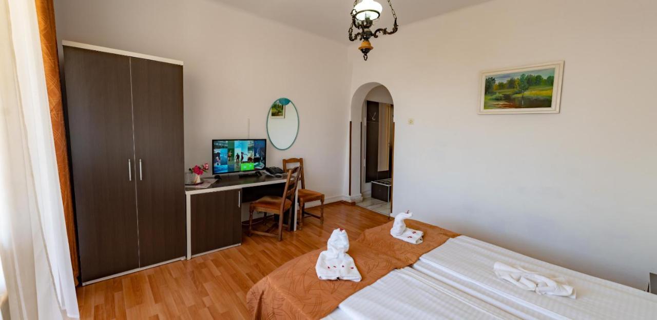 Hotel Turist Pucioasa Kültér fotó