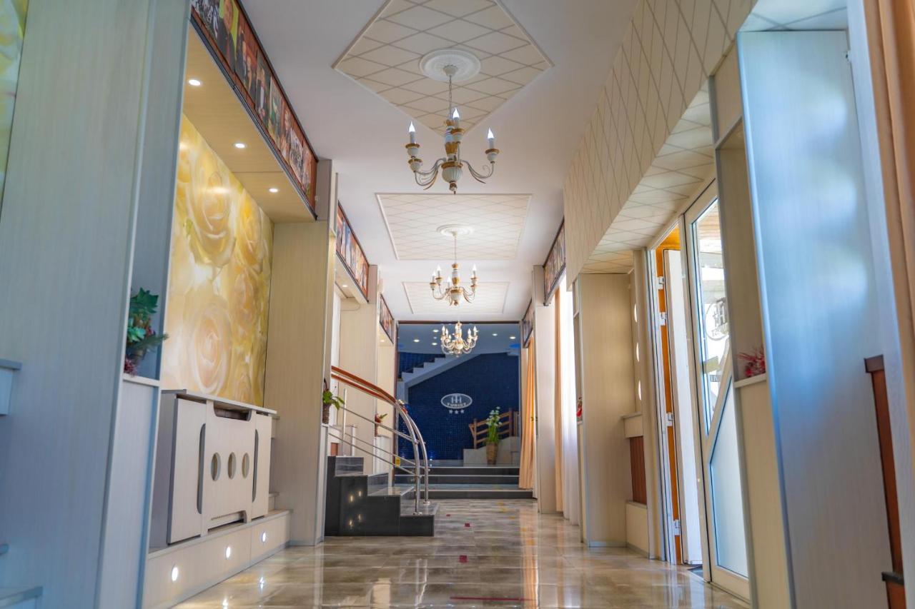 Hotel Turist Pucioasa Kültér fotó