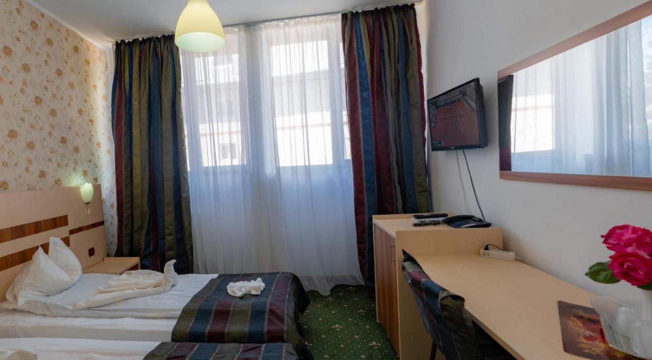 Hotel Turist Pucioasa Kültér fotó