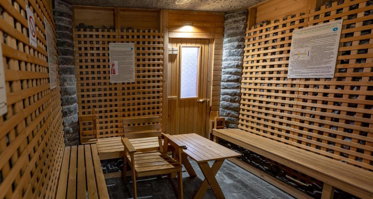 Hotel Turist Pucioasa Kültér fotó