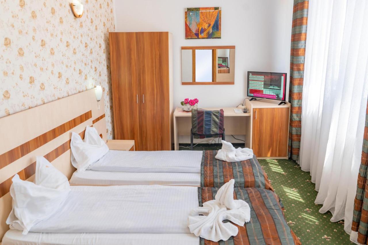 Hotel Turist Pucioasa Kültér fotó
