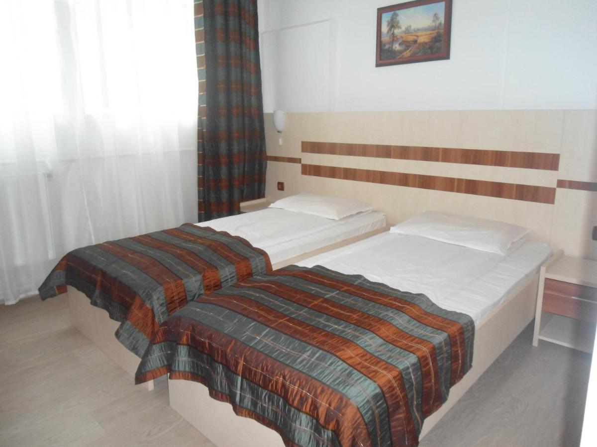 Hotel Turist Pucioasa Kültér fotó