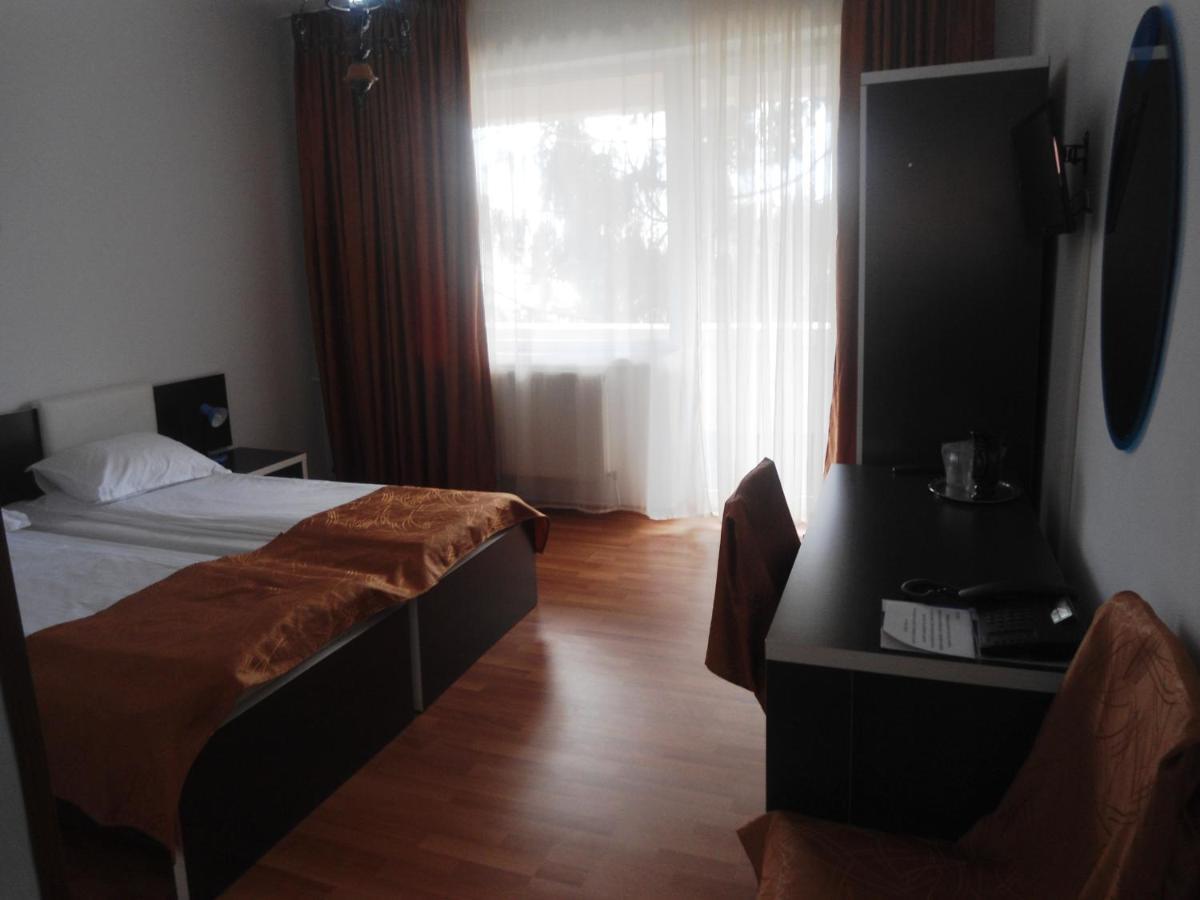 Hotel Turist Pucioasa Kültér fotó