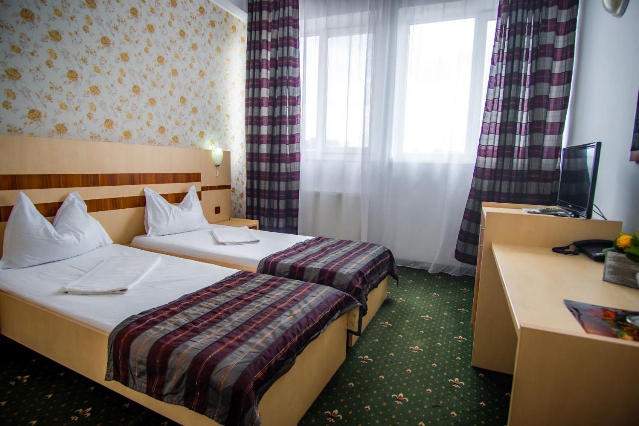 Hotel Turist Pucioasa Kültér fotó