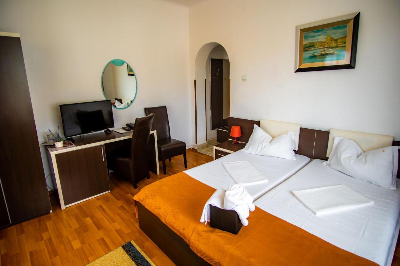 Hotel Turist Pucioasa Kültér fotó
