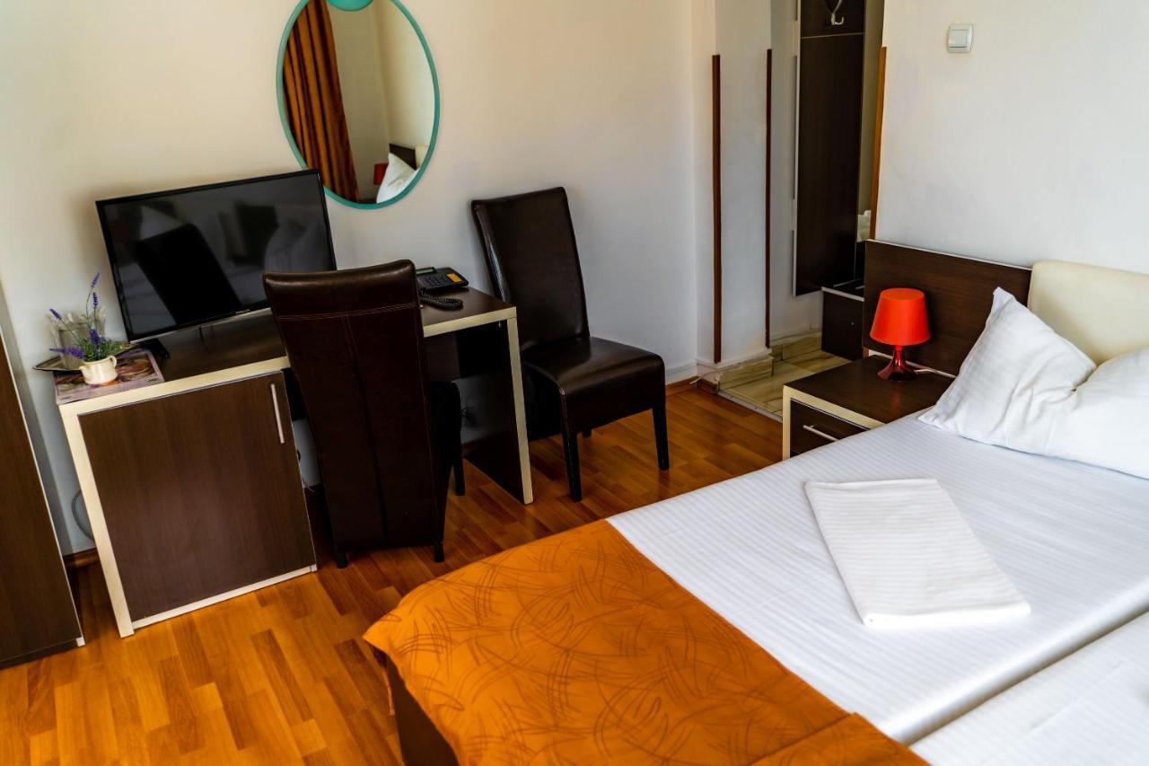 Hotel Turist Pucioasa Kültér fotó