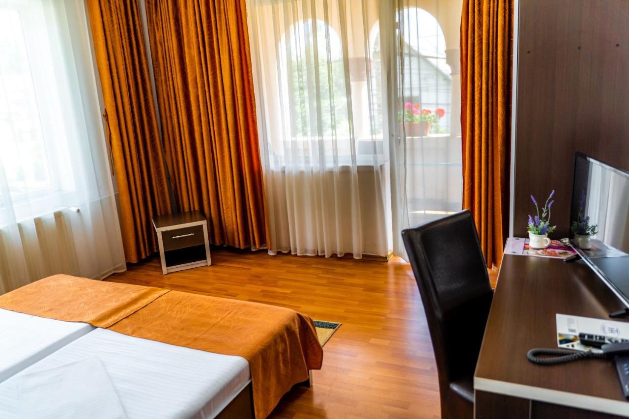 Hotel Turist Pucioasa Kültér fotó