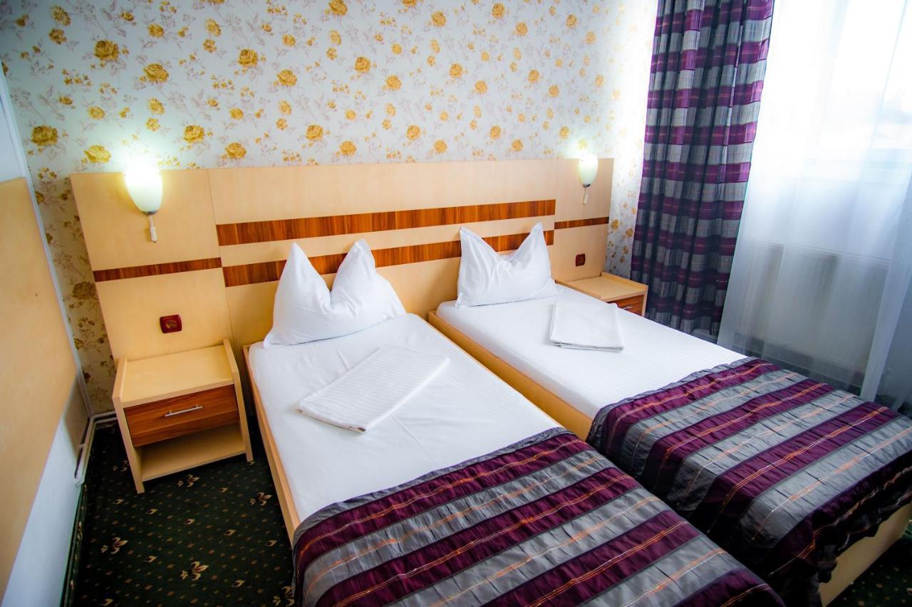 Hotel Turist Pucioasa Kültér fotó