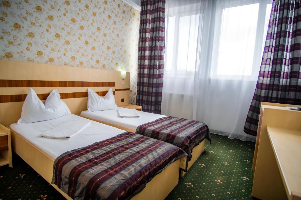 Hotel Turist Pucioasa Kültér fotó