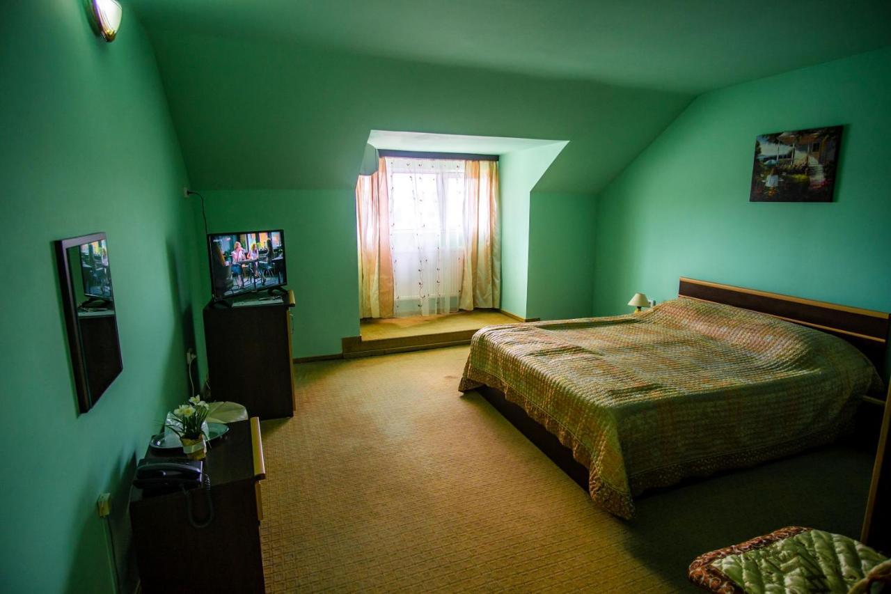 Hotel Turist Pucioasa Kültér fotó