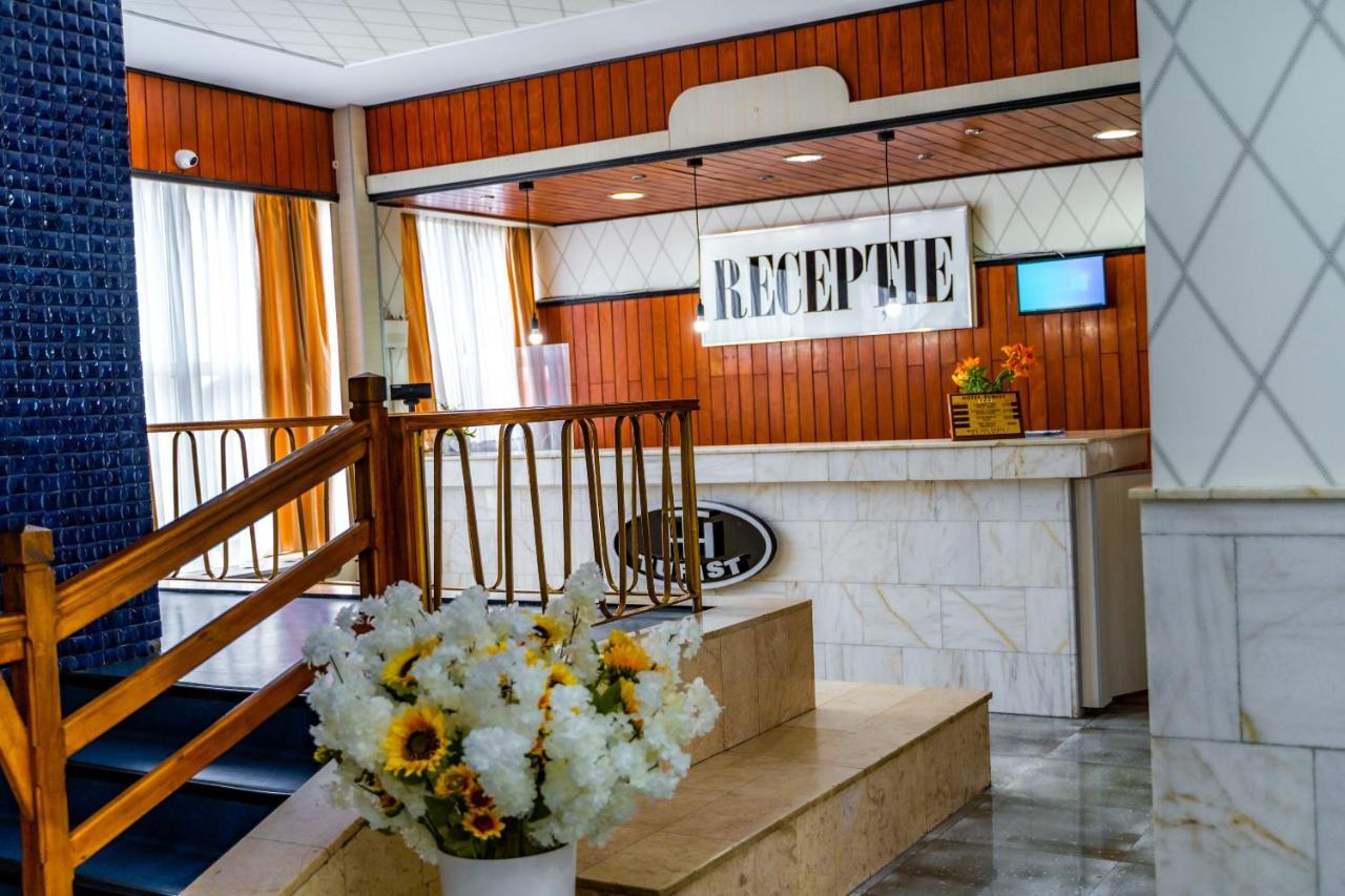 Hotel Turist Pucioasa Kültér fotó