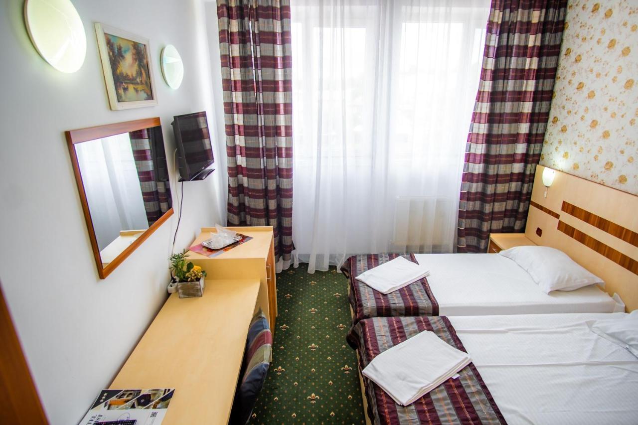 Hotel Turist Pucioasa Kültér fotó