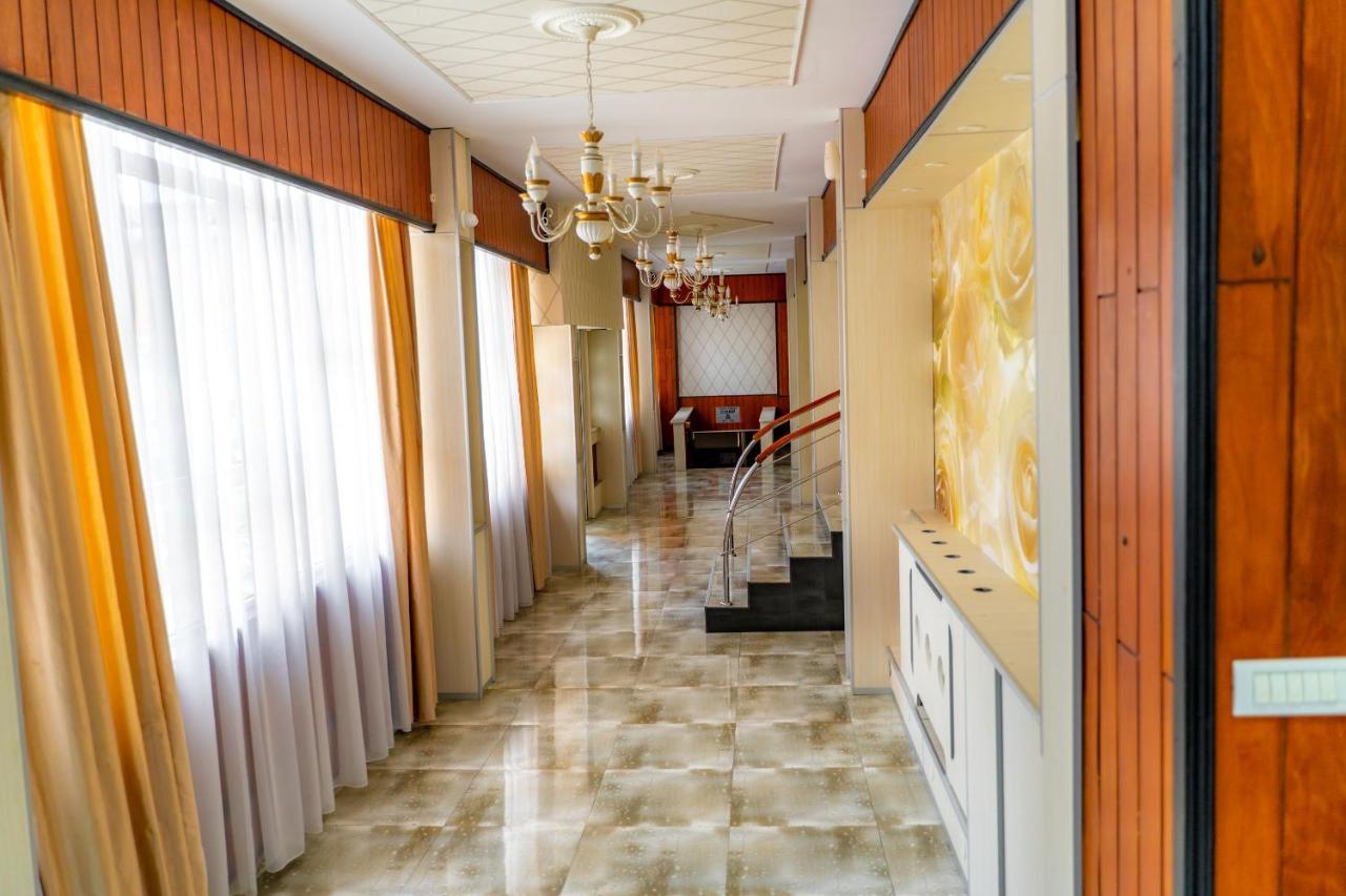 Hotel Turist Pucioasa Kültér fotó