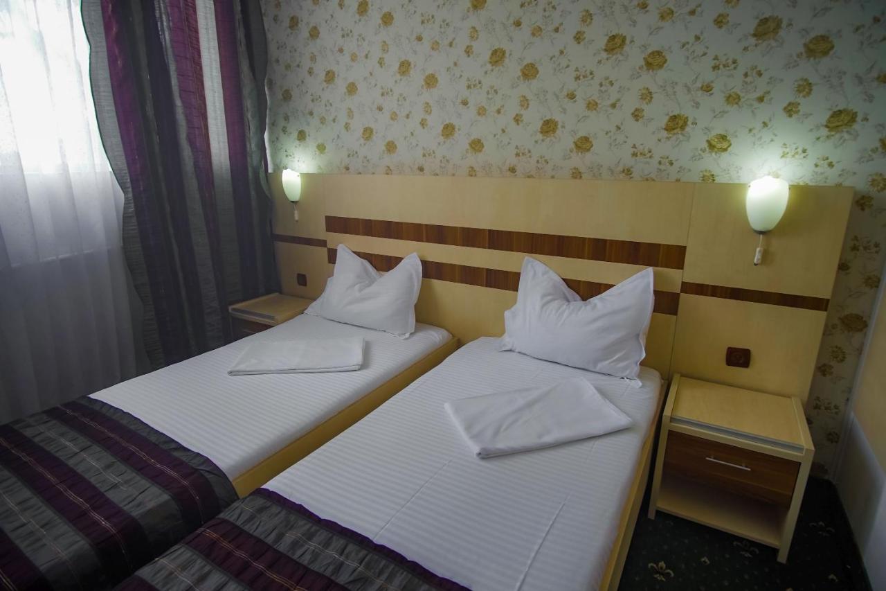 Hotel Turist Pucioasa Kültér fotó
