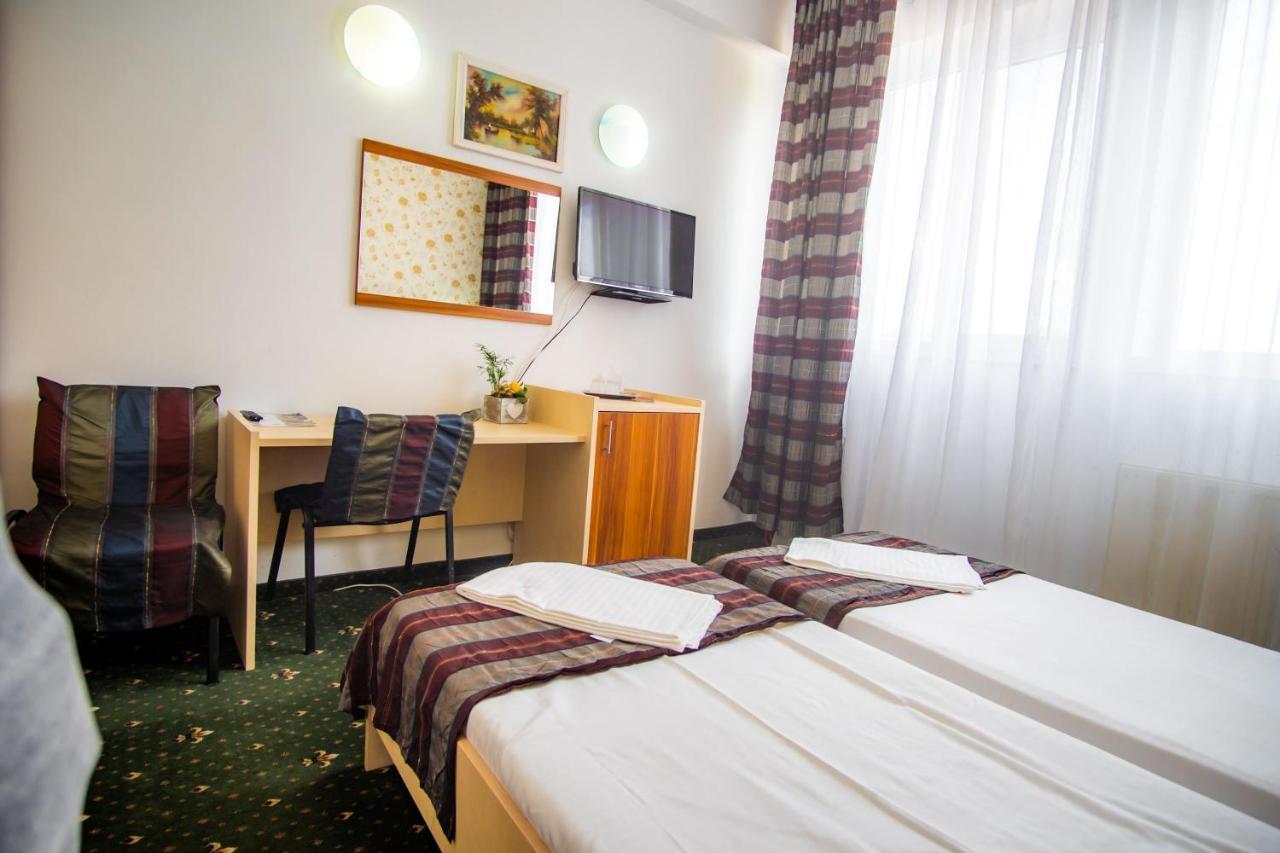 Hotel Turist Pucioasa Kültér fotó