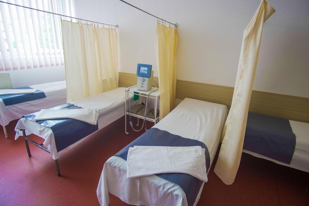 Hotel Turist Pucioasa Kültér fotó