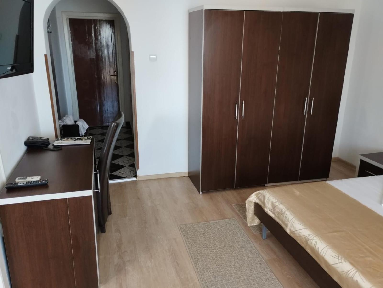 Hotel Turist Pucioasa Kültér fotó