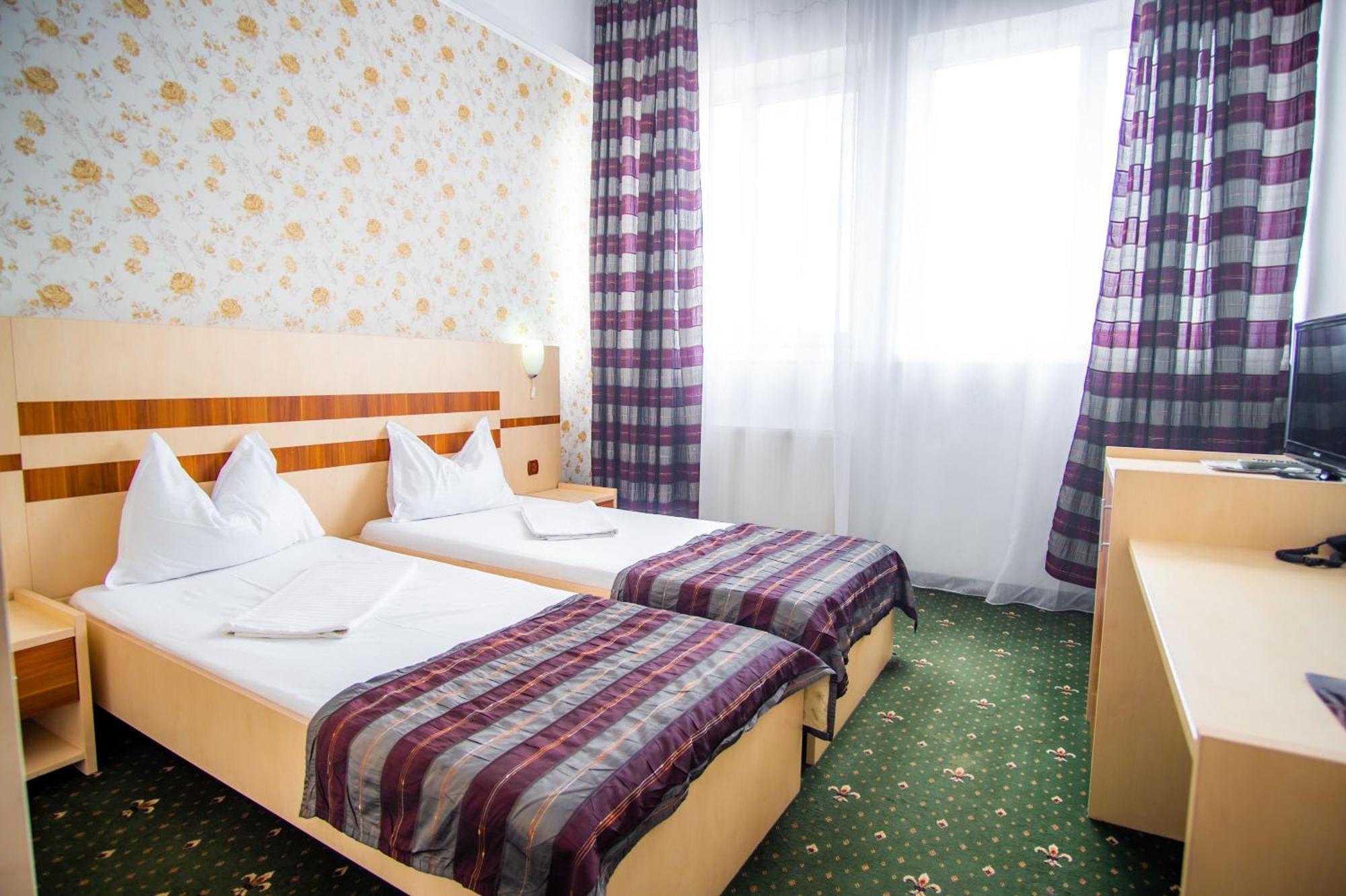 Hotel Turist Pucioasa Kültér fotó