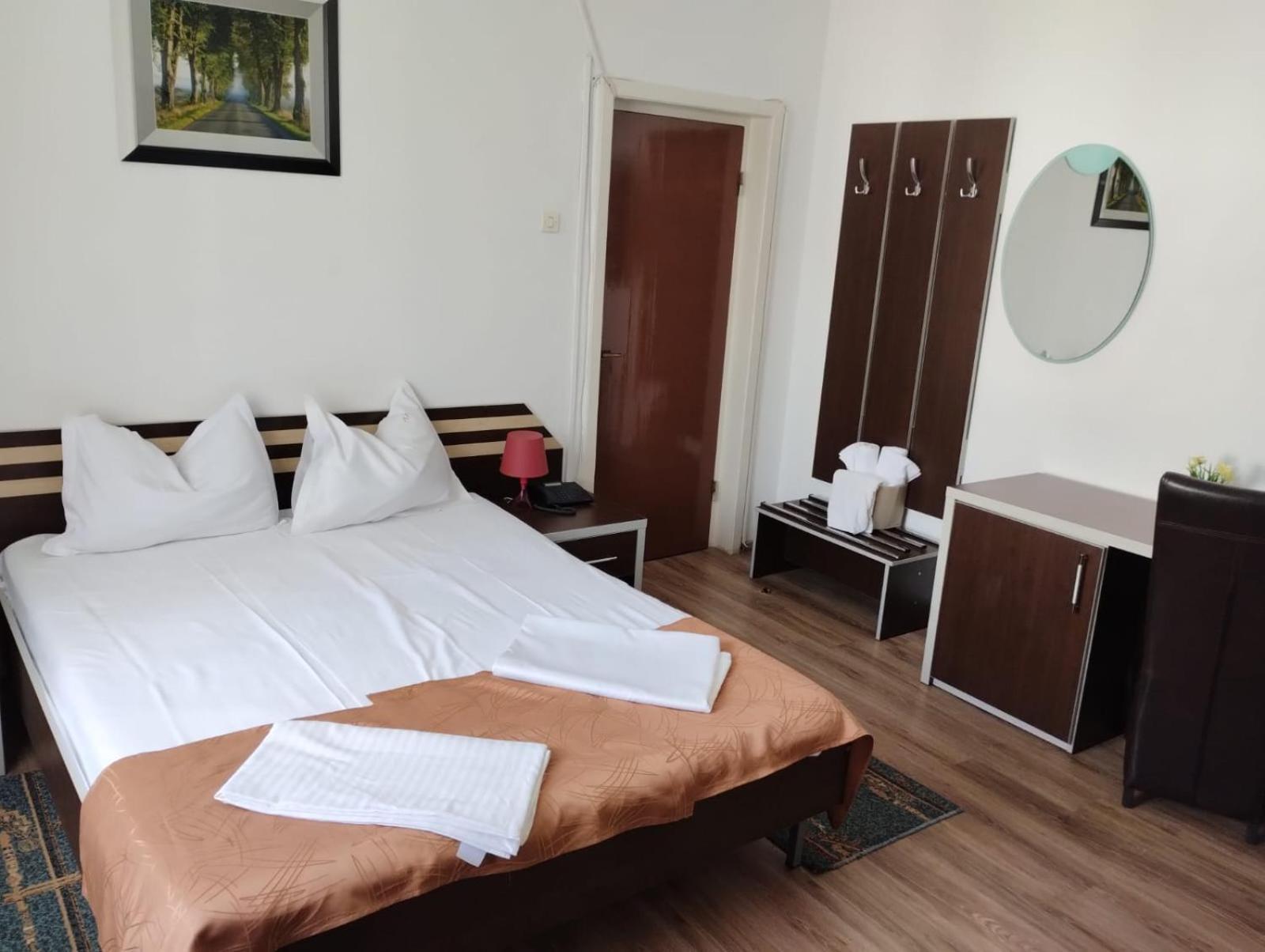 Hotel Turist Pucioasa Kültér fotó