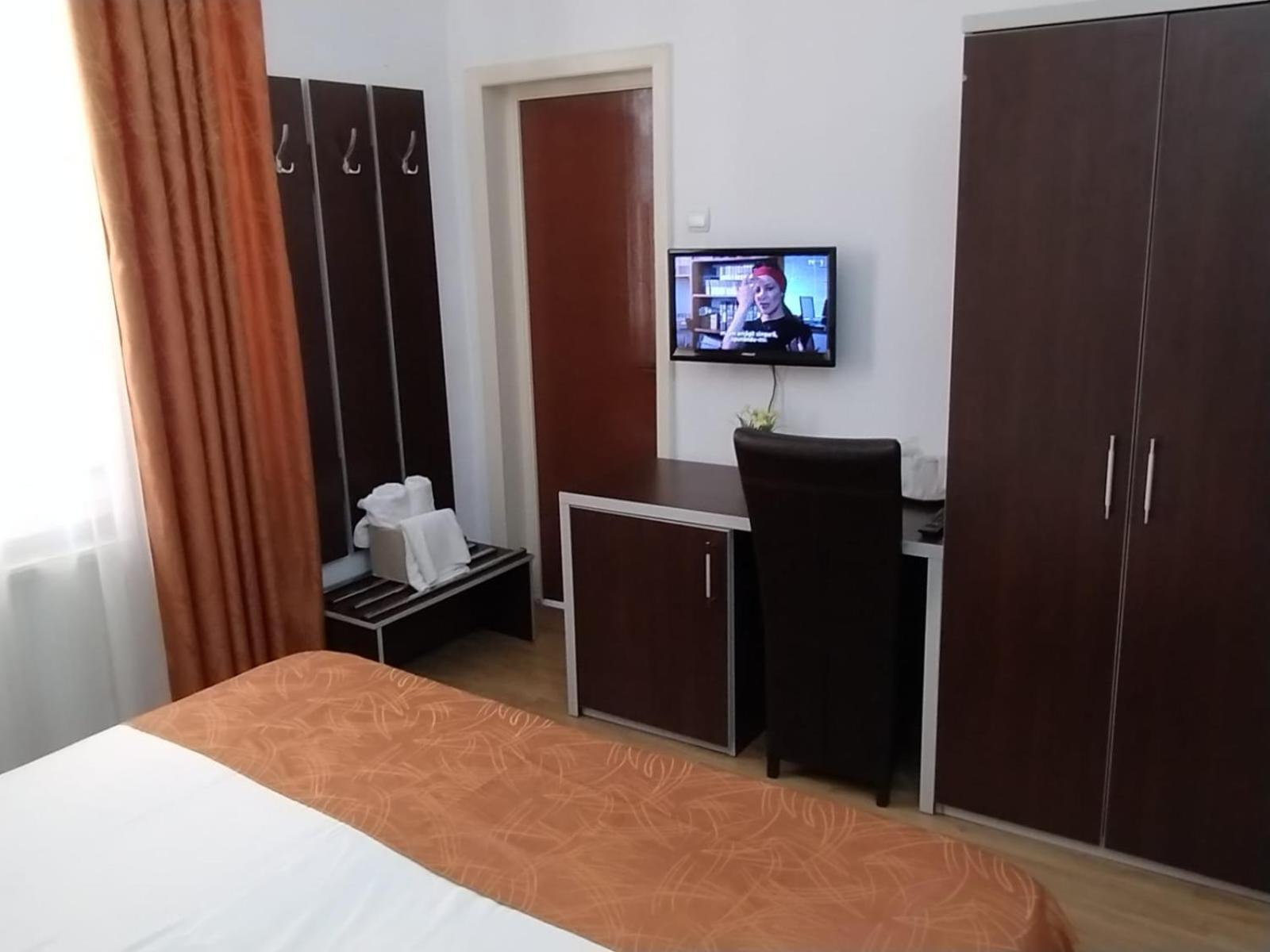 Hotel Turist Pucioasa Kültér fotó